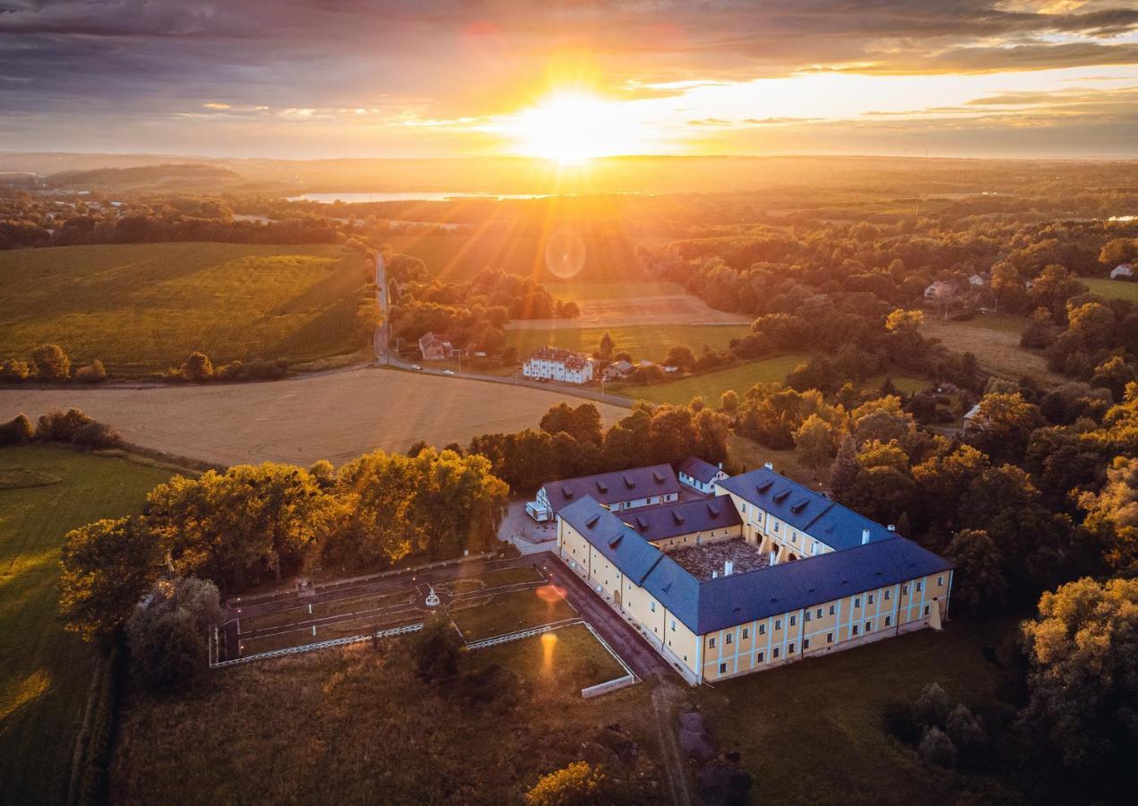 Готель Chateau Rychvald Екстер'єр фото