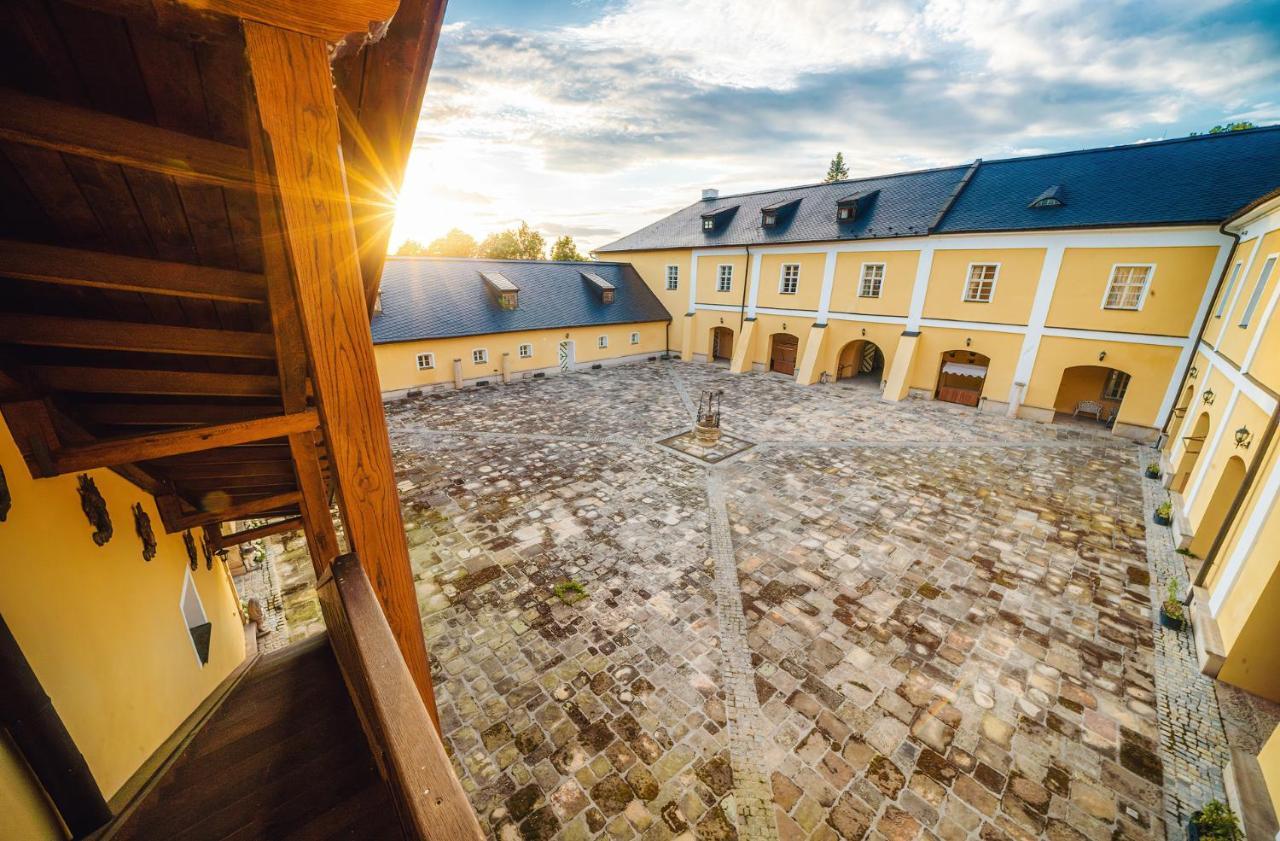 Готель Chateau Rychvald Екстер'єр фото