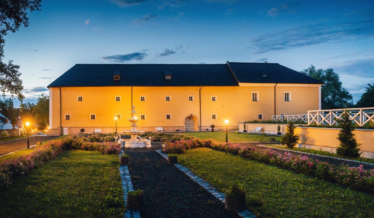 Готель Chateau Rychvald Екстер'єр фото